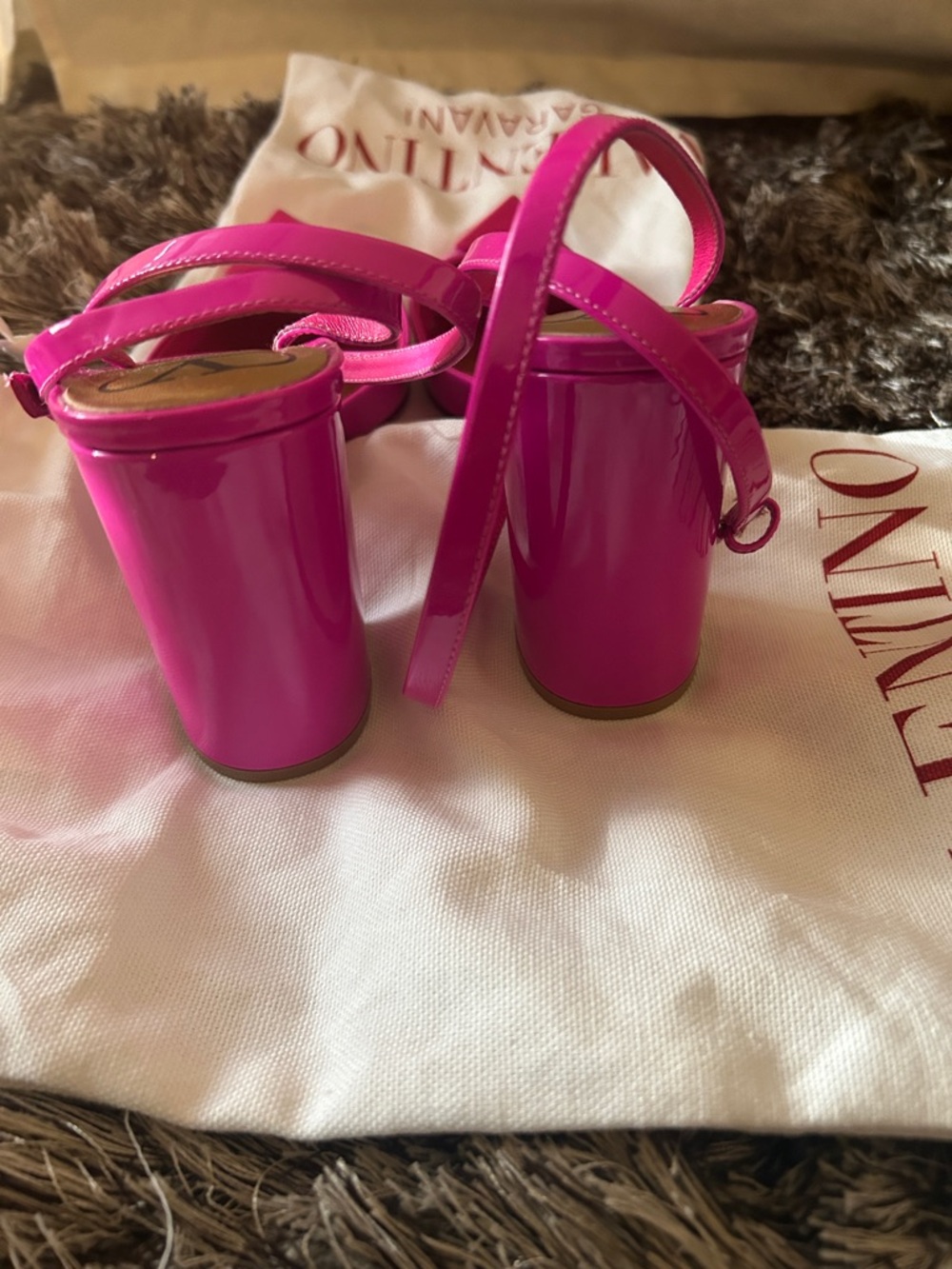 Valentino Garavani Hot Pink Patent Pyramid Toe Slingback Heels. NEW - Picture 3 of 6